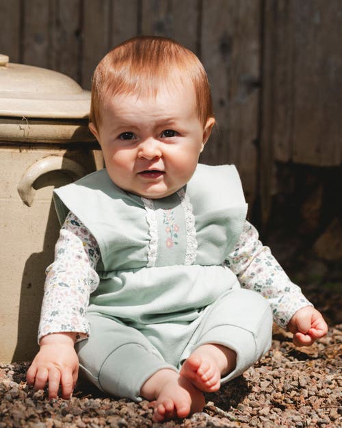 Deux Par Deux Organic Cotton Bodysuit And Sleeveless Overalls Set In Green