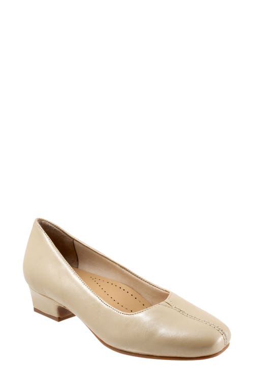 Trotters 'Doris' Pump in White Pear