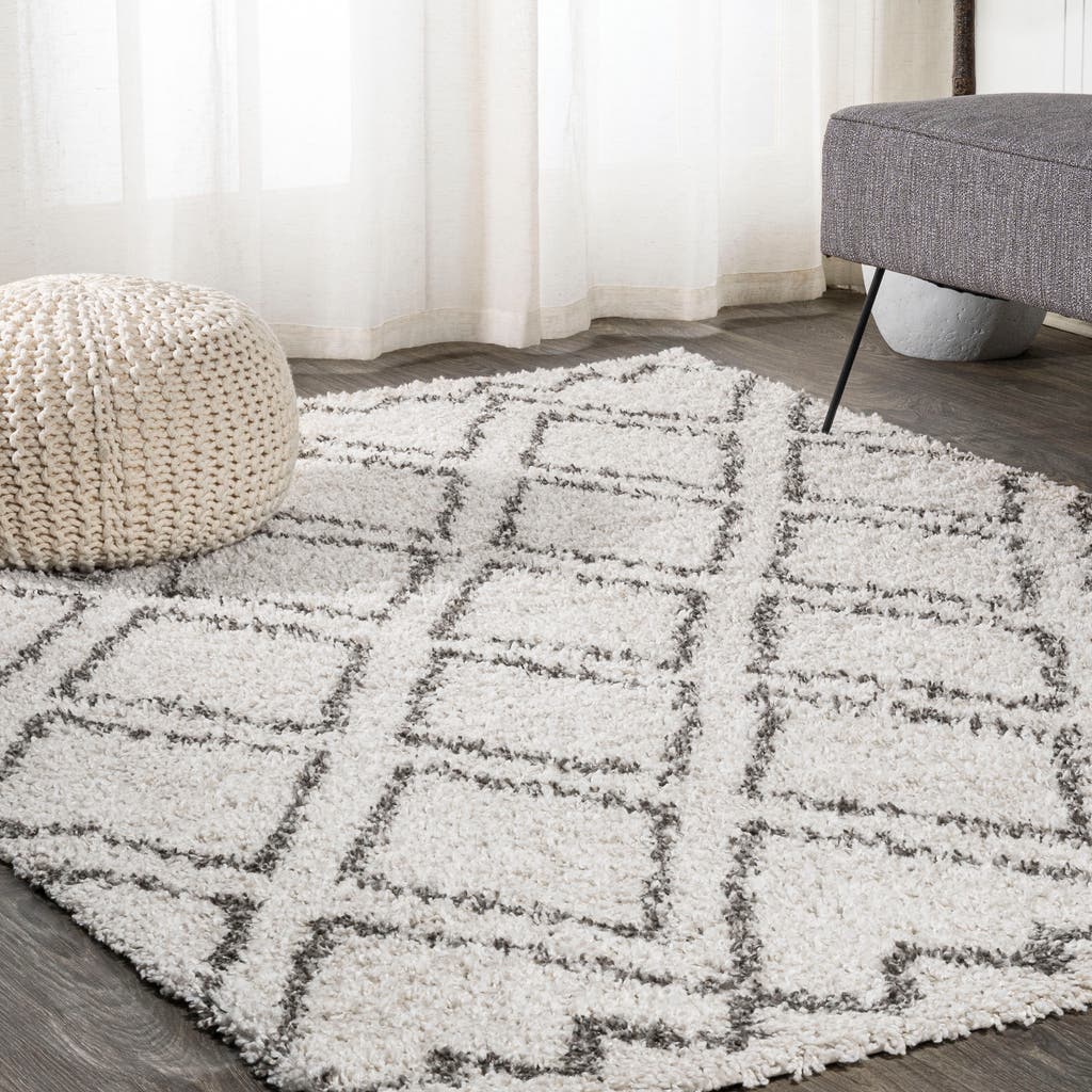 Jonathan Y Soller Diamond Trellis Shag Area Rug In Beige/dark Gray