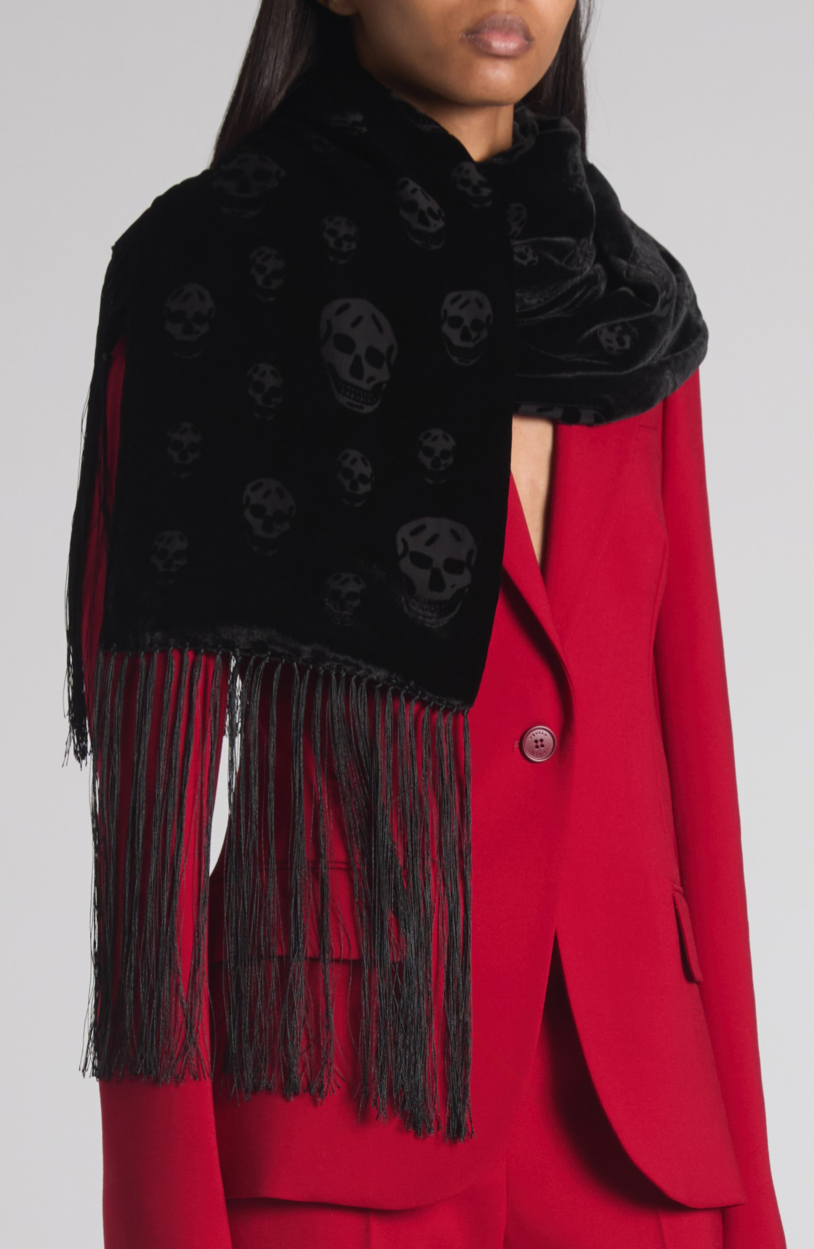 Женские аксессуары McQueen Skull Jacquard Wool & Silk Fringe Scarf — фото 2