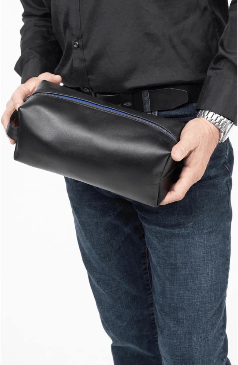 Deux Mains Iron Tight Toiletry Bag, Alternate, color, Black
