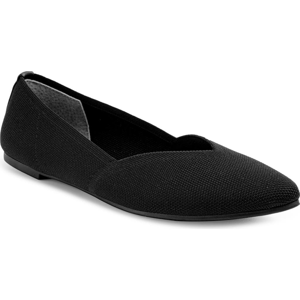 Me Too Alivia Pointed Toe Flat In Black