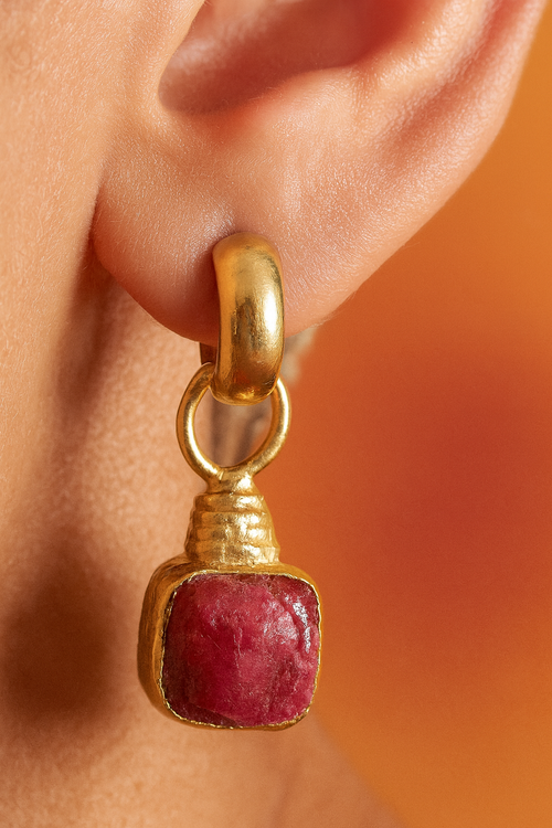 Ottoman Hands Eleanor Stud Earrings In Gold