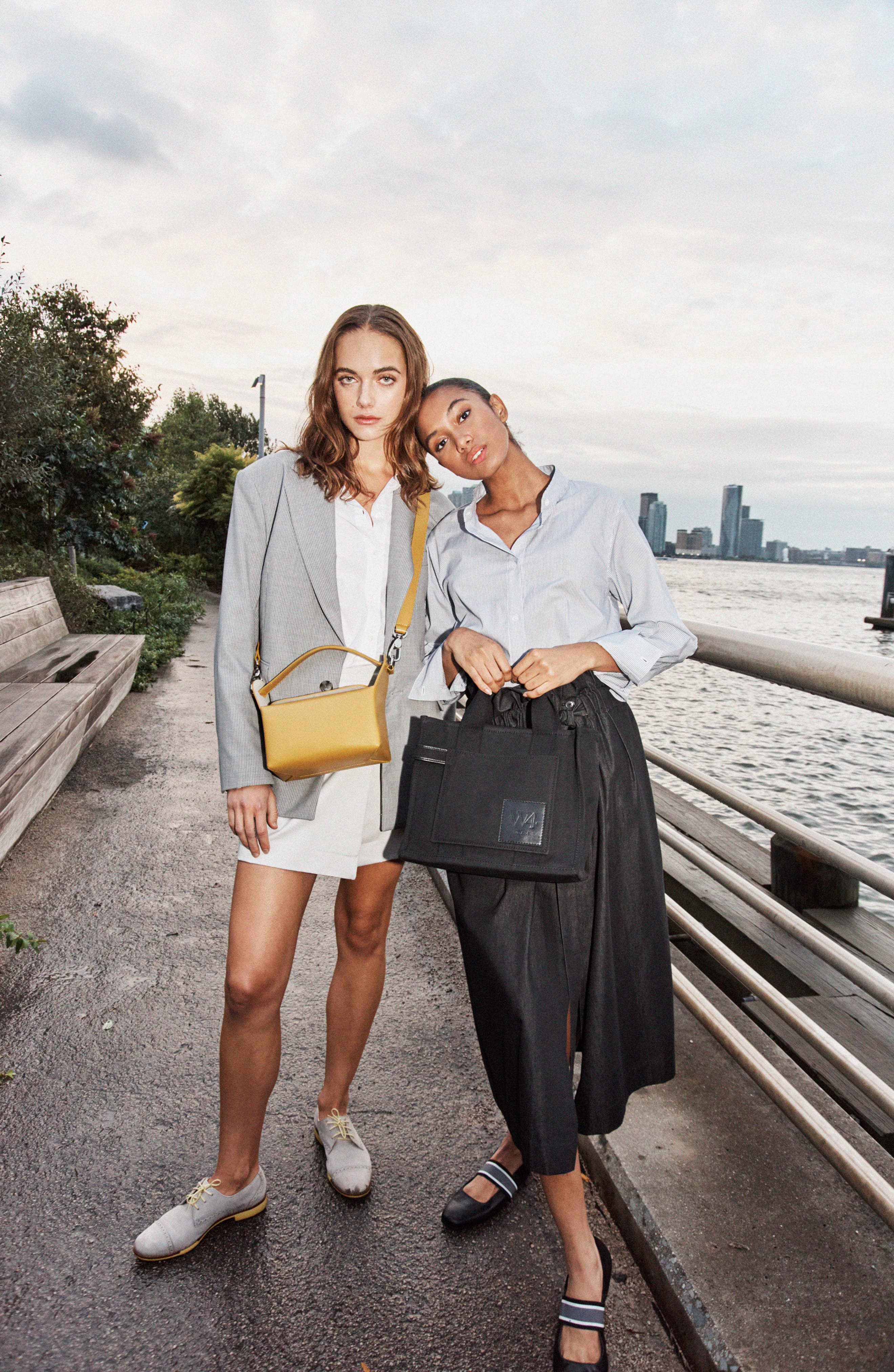 WE-AR4 The Street 29 Canvas Tote, Alternate, color, Black