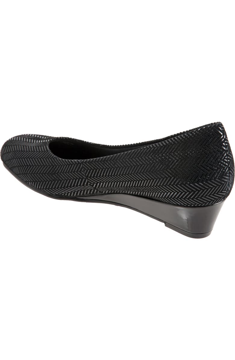 Trotters 'Lauren' Pump, Alternate, color,