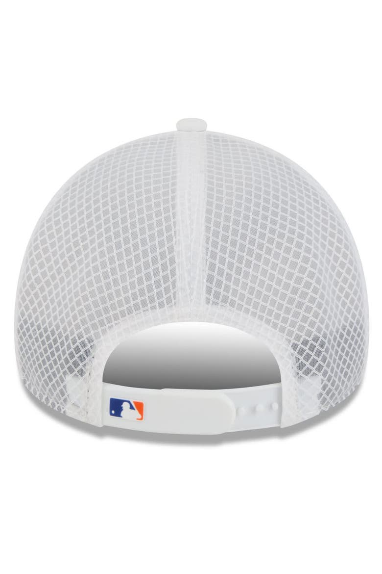 Men's New Era White New York Mets 2026 Batting Practice Apex 9FORTY Adjustable Trucker Hat, Alternate, color, White