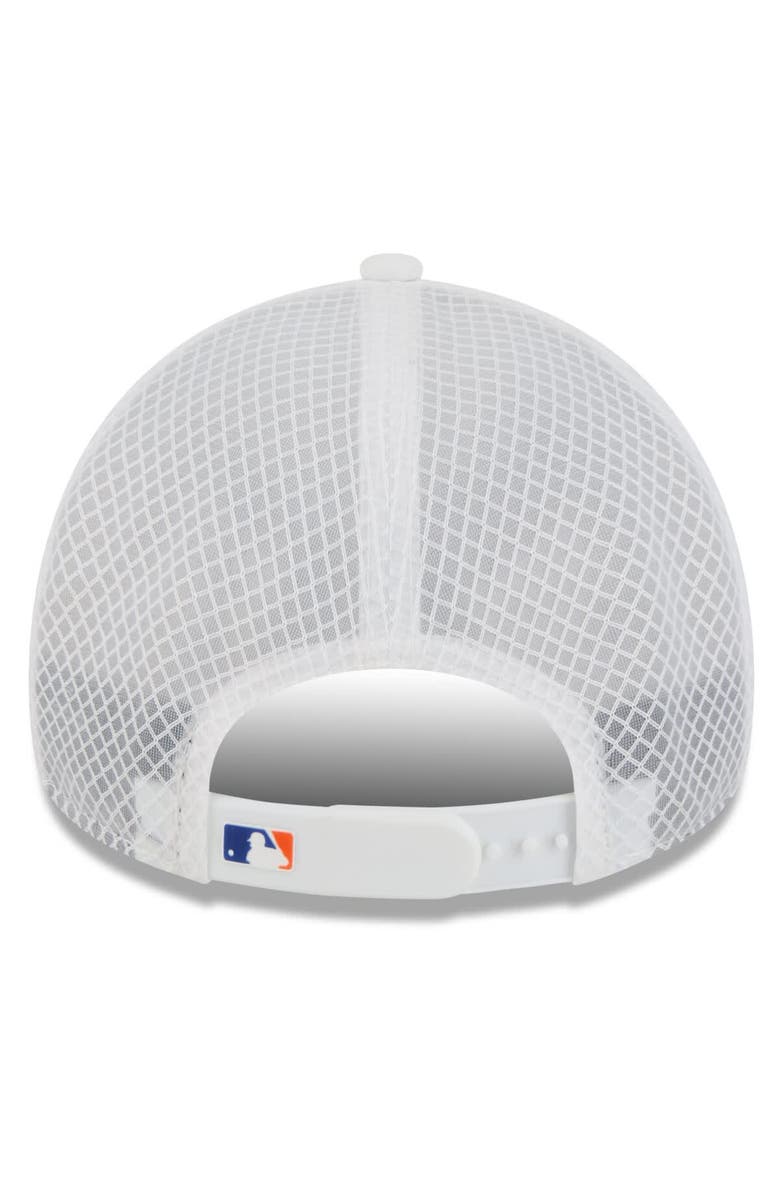 New Era Men's New Era White New York Mets 2026 Batting Practice Apex 9FORTY Adjustable Trucker Hat, Alternate, color, White