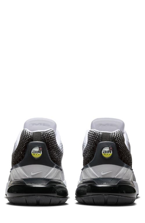 Nike Air Max Phoenix Sneaker In Black