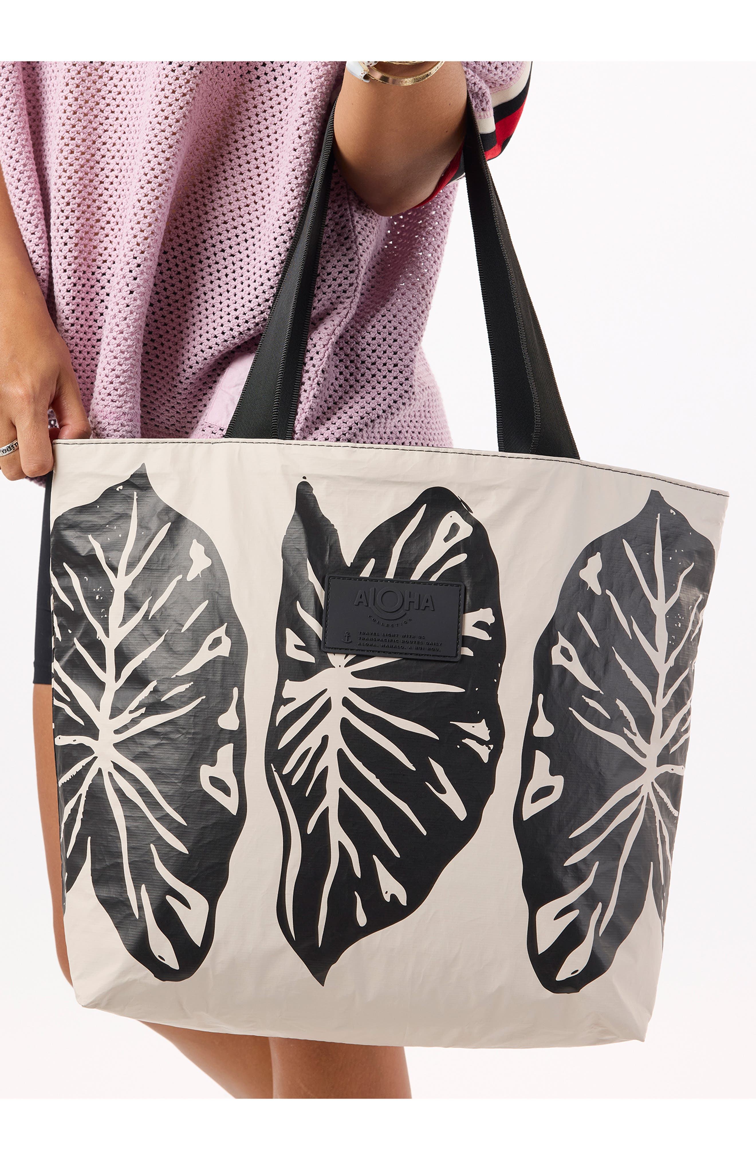 Aloha Collection Day Tripper Kalo Water Resistant Tote, Alternate, color, Black/ Sandstone