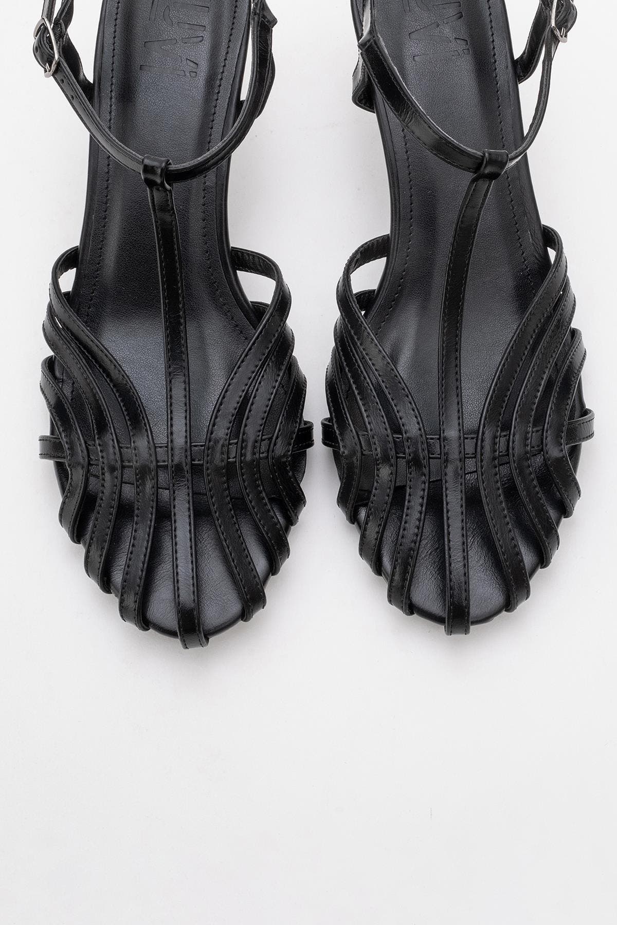 Prologue Shoes Felip Strappy Sandal, Alternate, color, Black