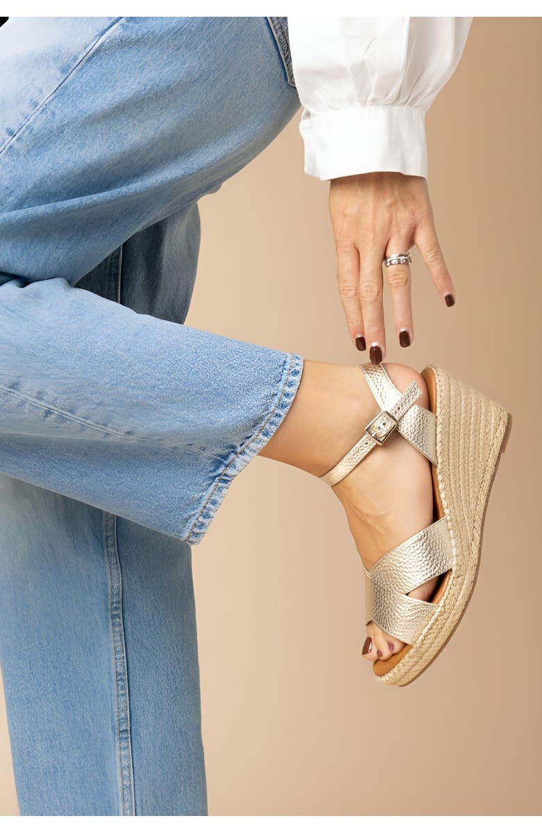 Menina Step Martell V-Strap Espadrille, Alternate, color, Champagne