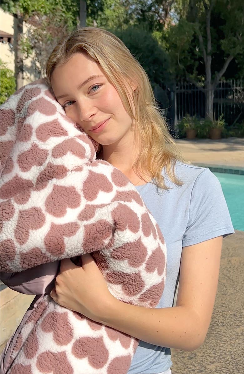 Little Giraffe Chenille Heart Throw Blanket, Alternate, color, 