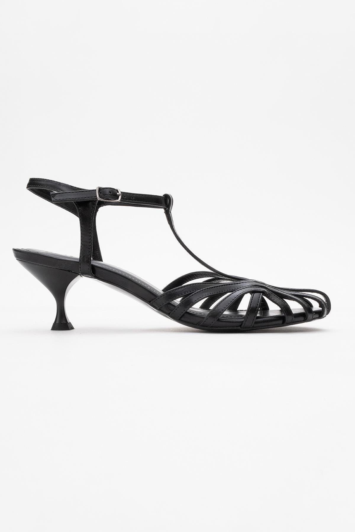 Prologue Shoes Felip Strappy Sandal, Alternate, color, Black