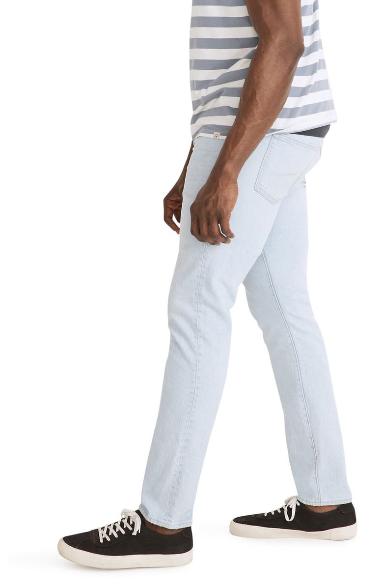 Madewell Athletic Slim Jeans, Alternate, color, Benefield Wash
