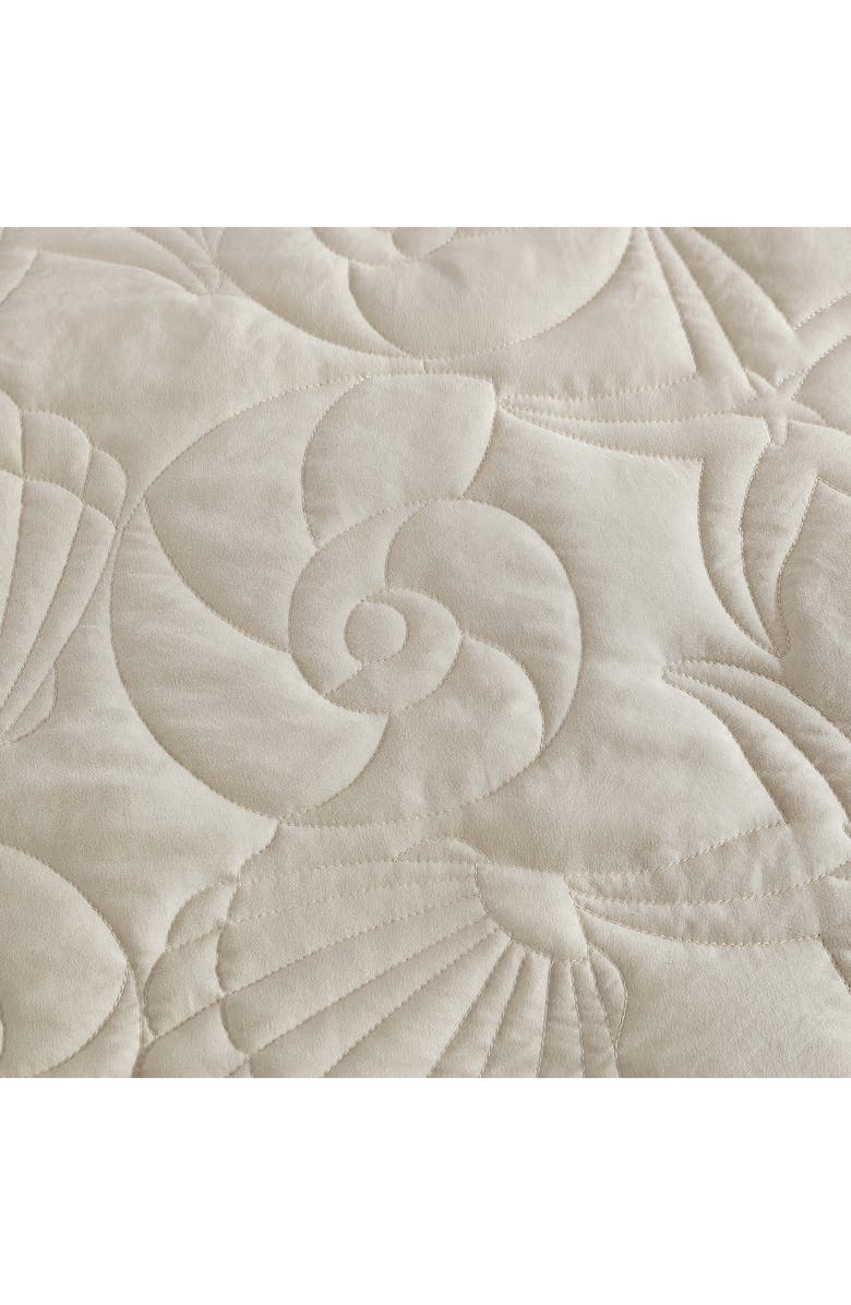 BEATRICE HOME FASHIONS Caribbean Joe Solid Outlined Shell Quilt Set, Alternate, color,