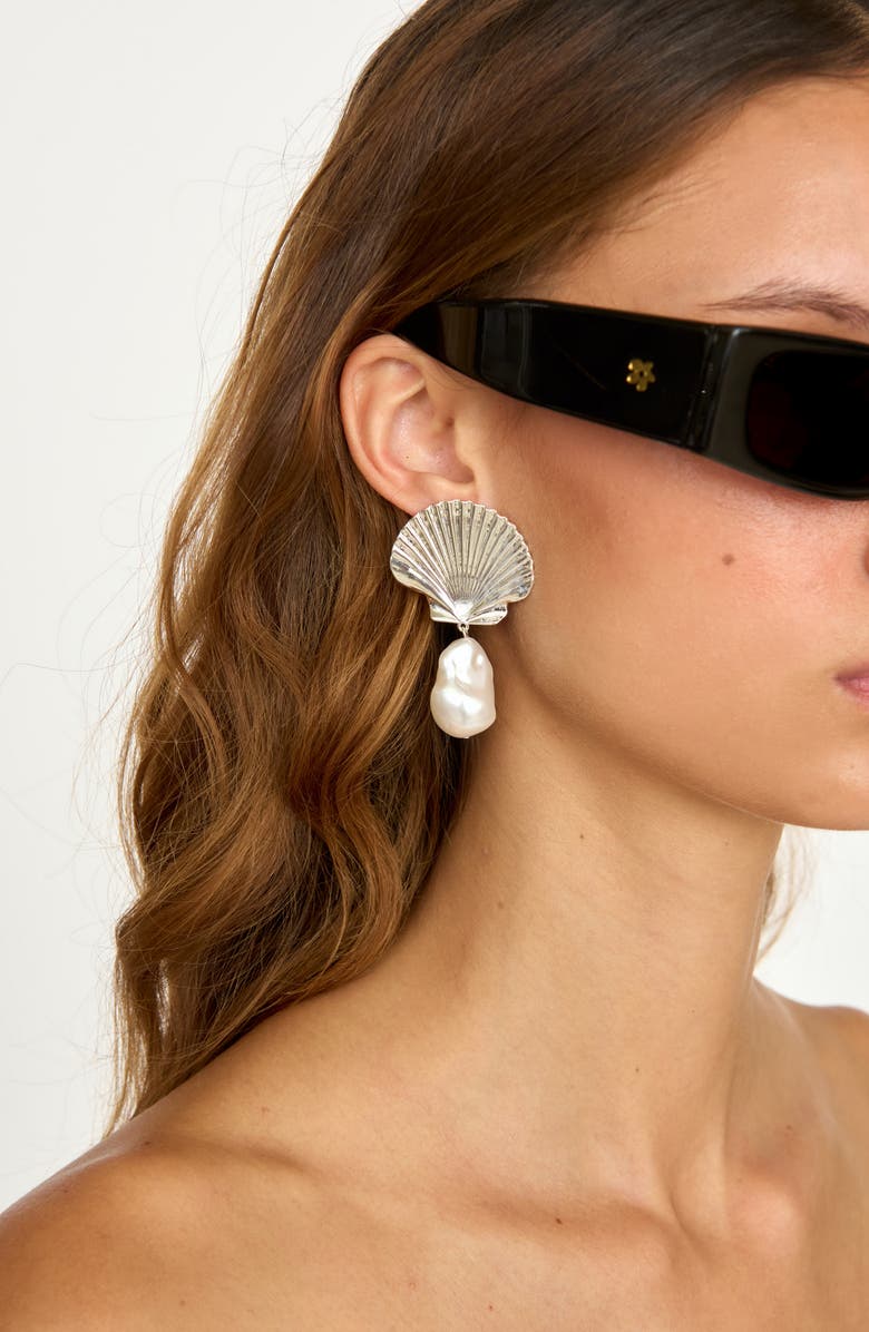 Éliou Scallop Earrings, Alternate, color, Silver Plated