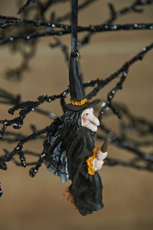 Gallerie Ii Flying Gerdy Witch Gathered Traditions Joe Spencer Halloween Ornament In Black