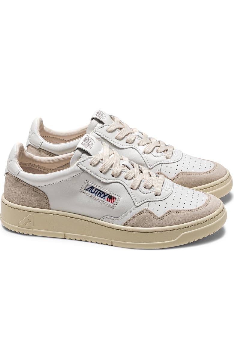 AUTRY Medalist Low Sneaker, Main, color, White/ Beige