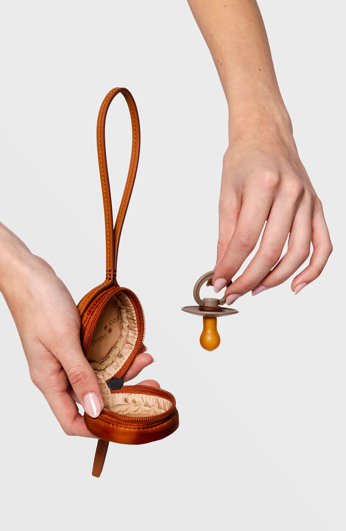 Caraa Pacifier Pod, Alternate, color, Clay