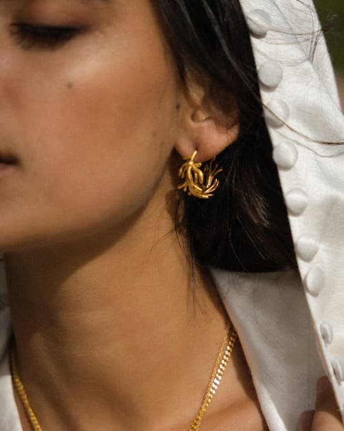 Ottoman Hands Zephyr Hoop Earrings In Gold