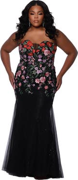 Sydney's Closet Sweetheart Neckline Fitted Floral Plus Size Gown