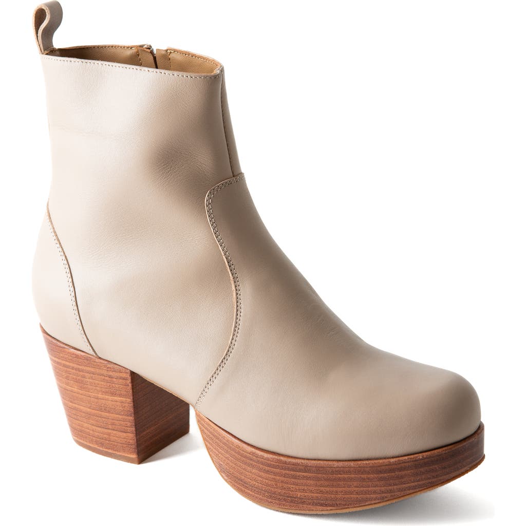 Fortress Charli Platform Clog Boot In Sand