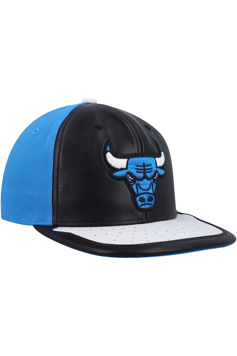 Men's Mitchell & Ness Black/White Chicago Bulls Day One Snapback Hat, Alternate, color, Black