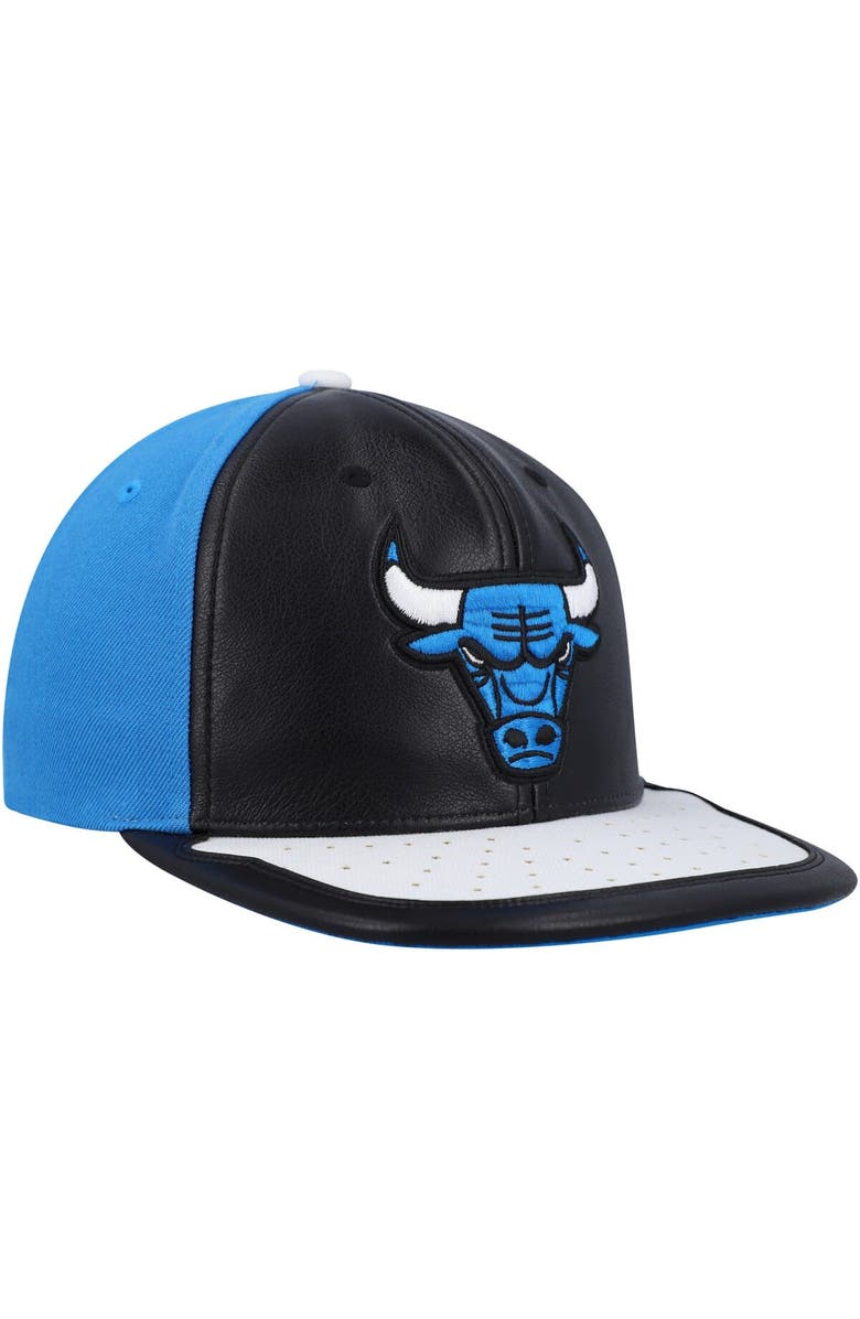 Mitchell & Ness Men's Mitchell & Ness Black/White Chicago Bulls Day One Snapback Hat, Alternate, color, 