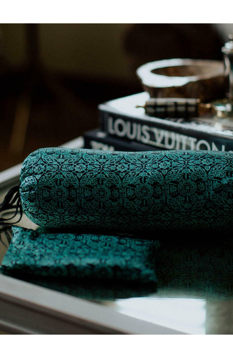 Hugger Mugger Silk Eye Pillow, Alternate, color, Black