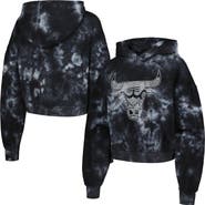 THE WILD COLLECTIVE Women's The Wild Collective Black Chicago Bulls Tie-Dye Cropped Pullover Hoodie