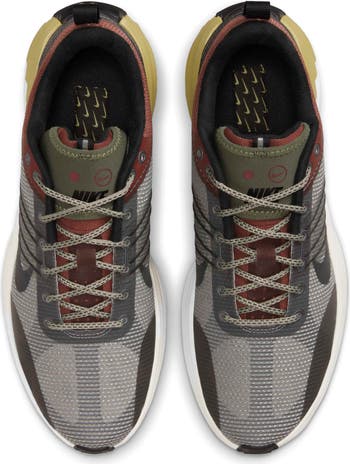 Lunar Roam Sneaker
