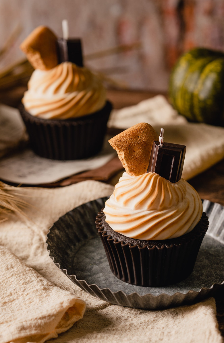 Southlake gifts S'more Cupcake Candle, Alternate, color, Dark Brown / Tan
