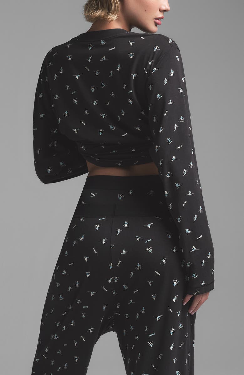 SKIMS Boyfriend Long Sleeve T-Shirt
Loose Pants Pajamas, Alternate, color,