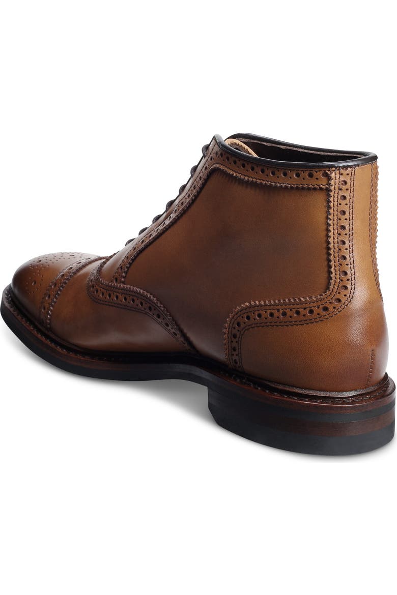 allen edmonds dress boots Men's Leather Take your regular size FUNCTION 360o Goodyear welt construction for durability and stability Leather lined interior Dainite rubber soles provide reliable traction while picking up less dirt CustomCork insoles that will mold to the unique shape of your foot CRAFT Handcrafted in Port Washington Wisconsin with imported materials Upper materials New Allen Edmonds Park Avenue