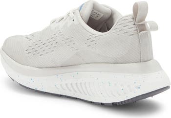 WK400 Walking Sneaker