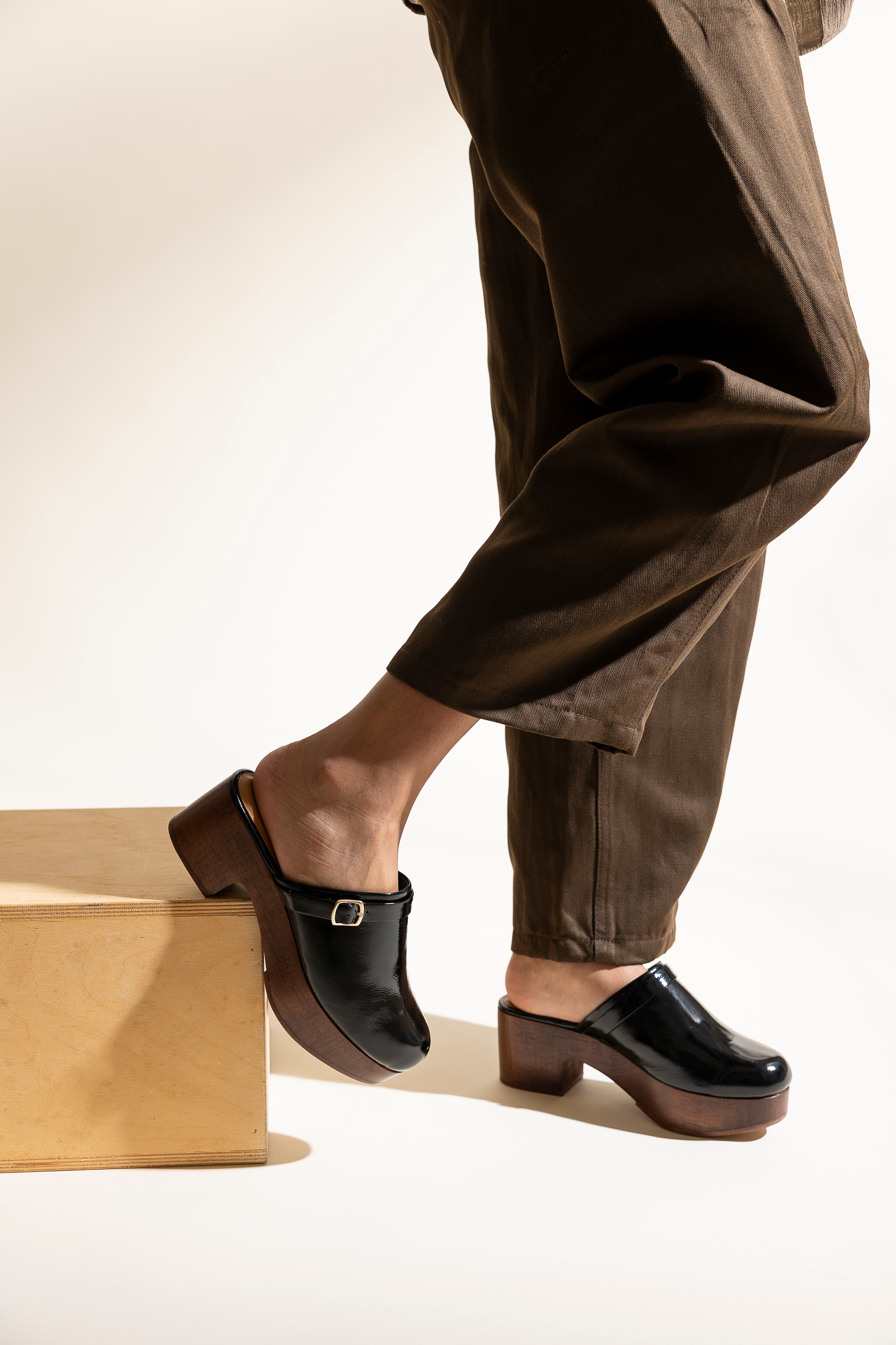 Fortress Abby Platform Clog, Alternate, color, Black Crinkle Patent