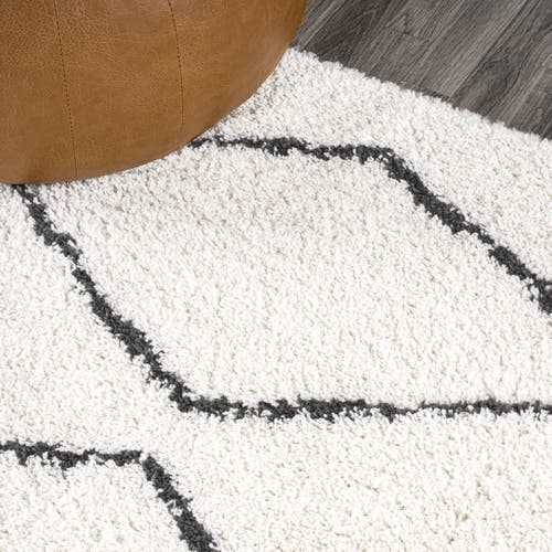 Jonathan Y Catala Moroccan Diamond Shag Area Rug In White/gray