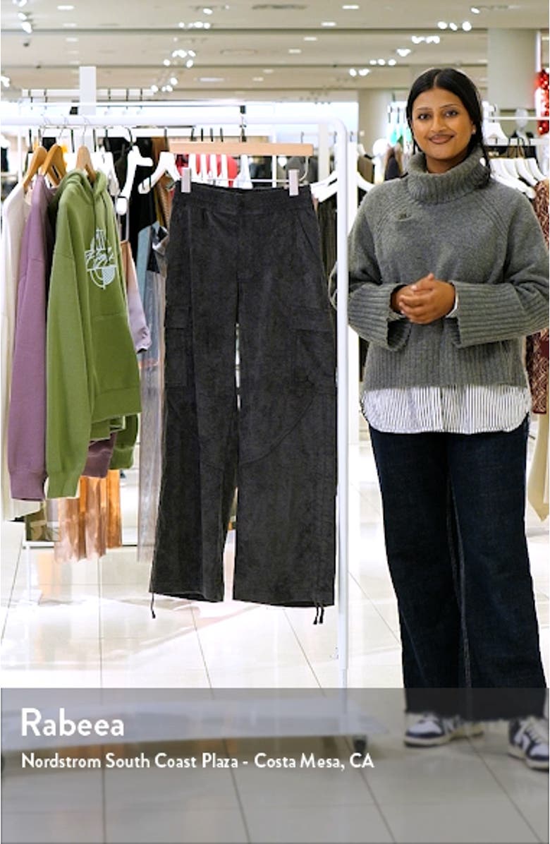 シャリーフ　STEP CORDUROY CARGO PANTS ブラック Stone Island Wrinkled Corduroy 500 Cargo Pant Black – LESS 17