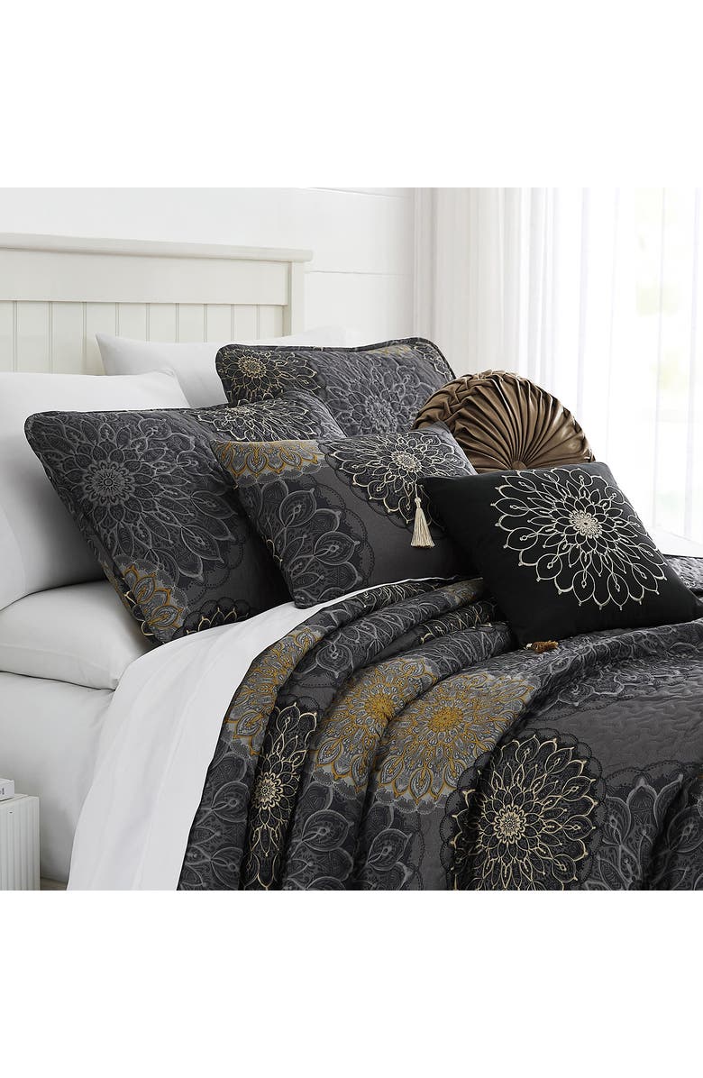 SOUTHSHORE FINE LINENS Midnight Floral Quilt Set, Alternate, color, Black