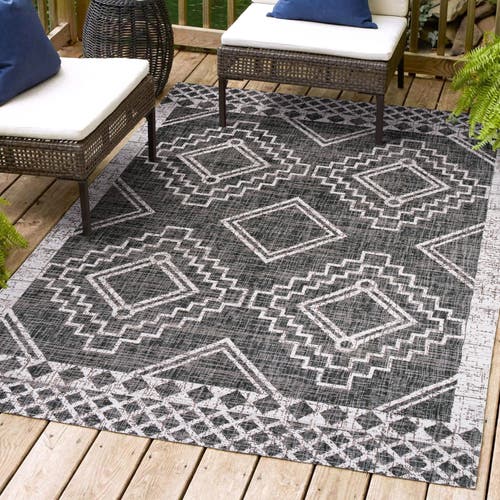 Jonathan Y Marokko Diamond Medallion Indoor/outdoor Area Rug In Black/ivory