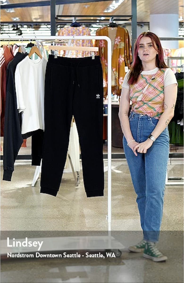 Adicolor Essentials Fleece Slim Joggers, sales video thumbnail