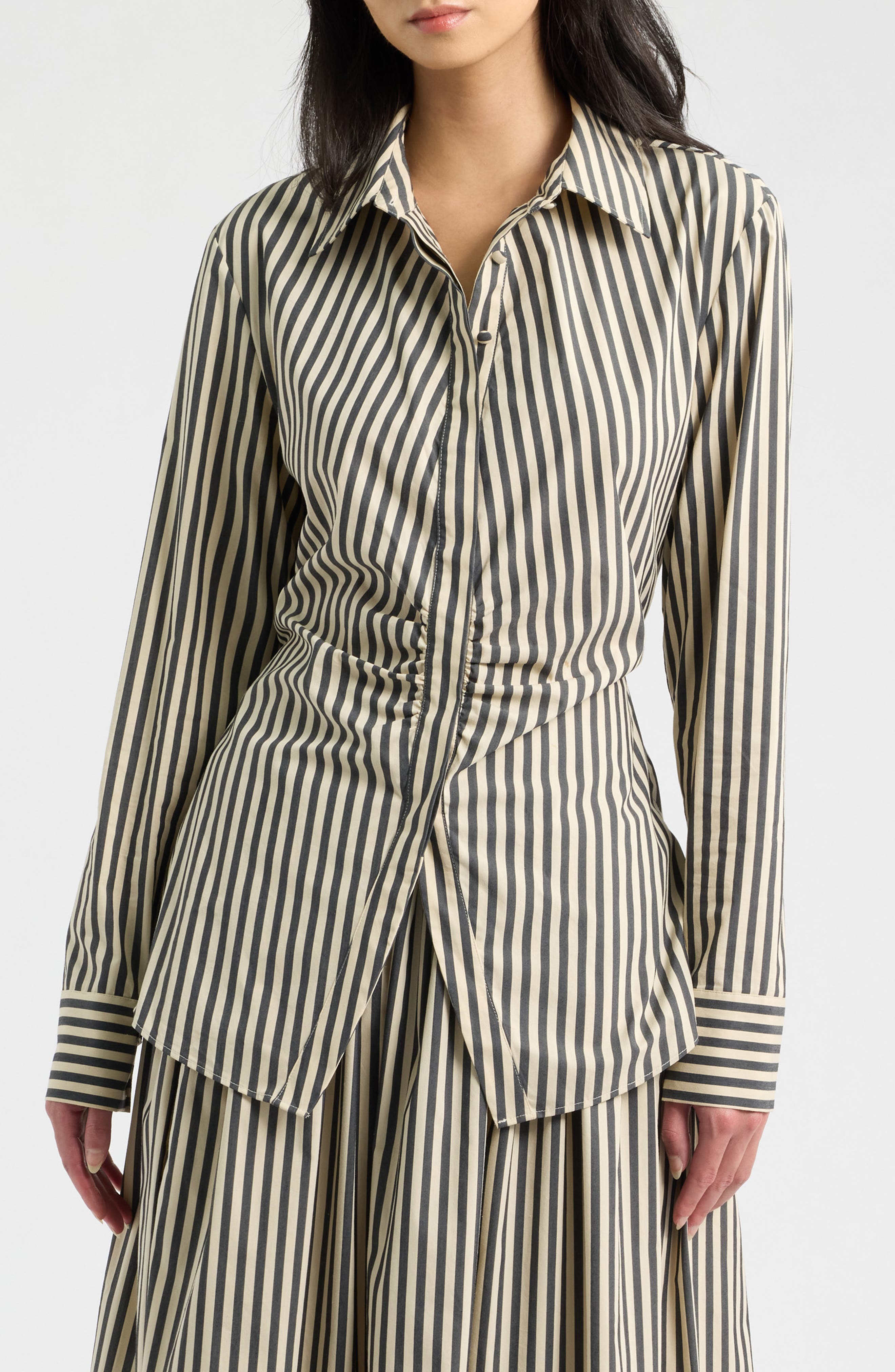 selected NOIR KHAKI