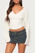 EDIKTED Bebe Ruched Long Sleeve V-Neck T-Shirt