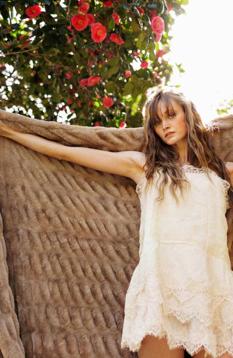 Hugs Milk Chocolate Blanket