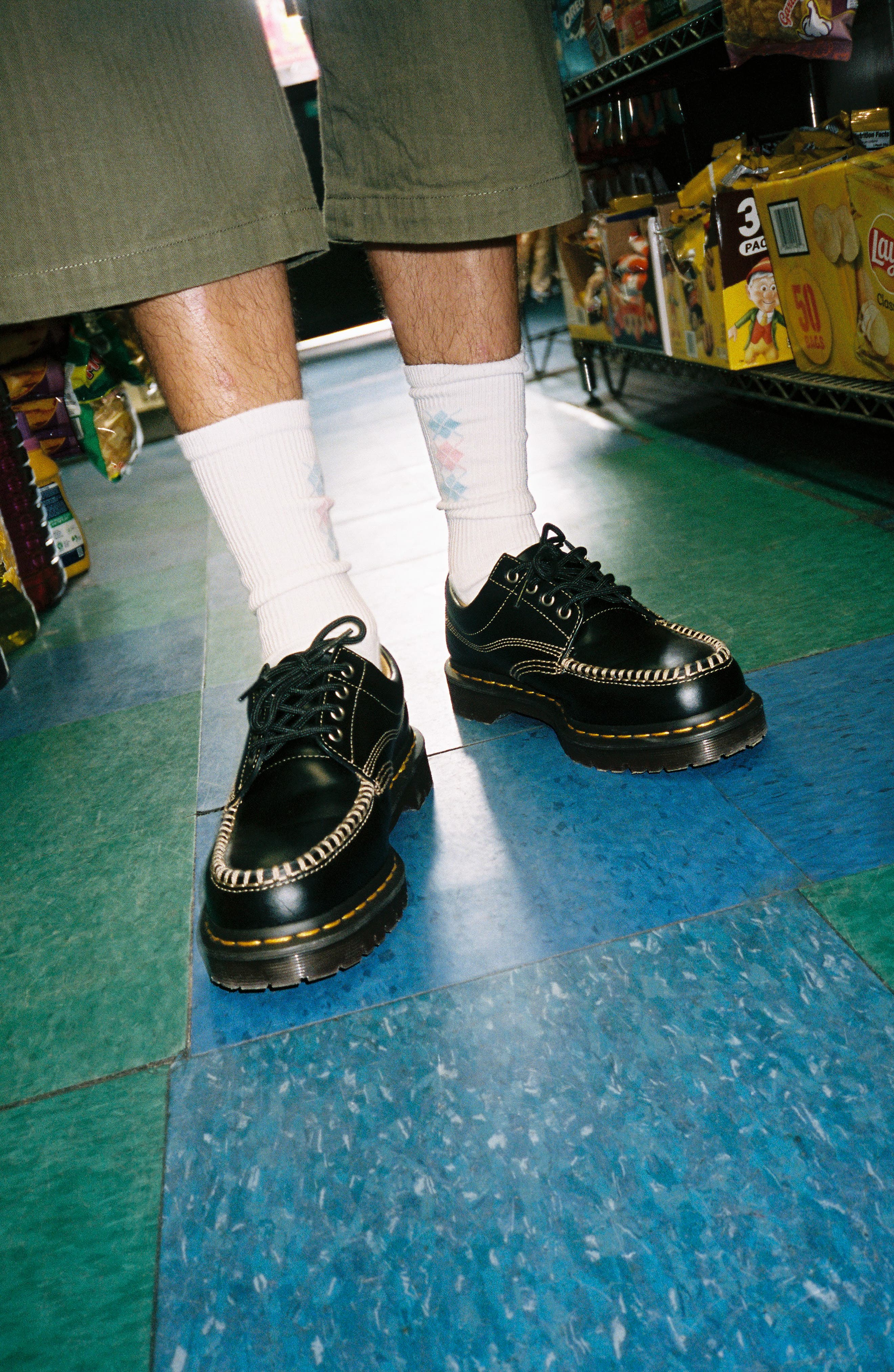 Dr. Martens Lowell Derby, Alternate, color, Black