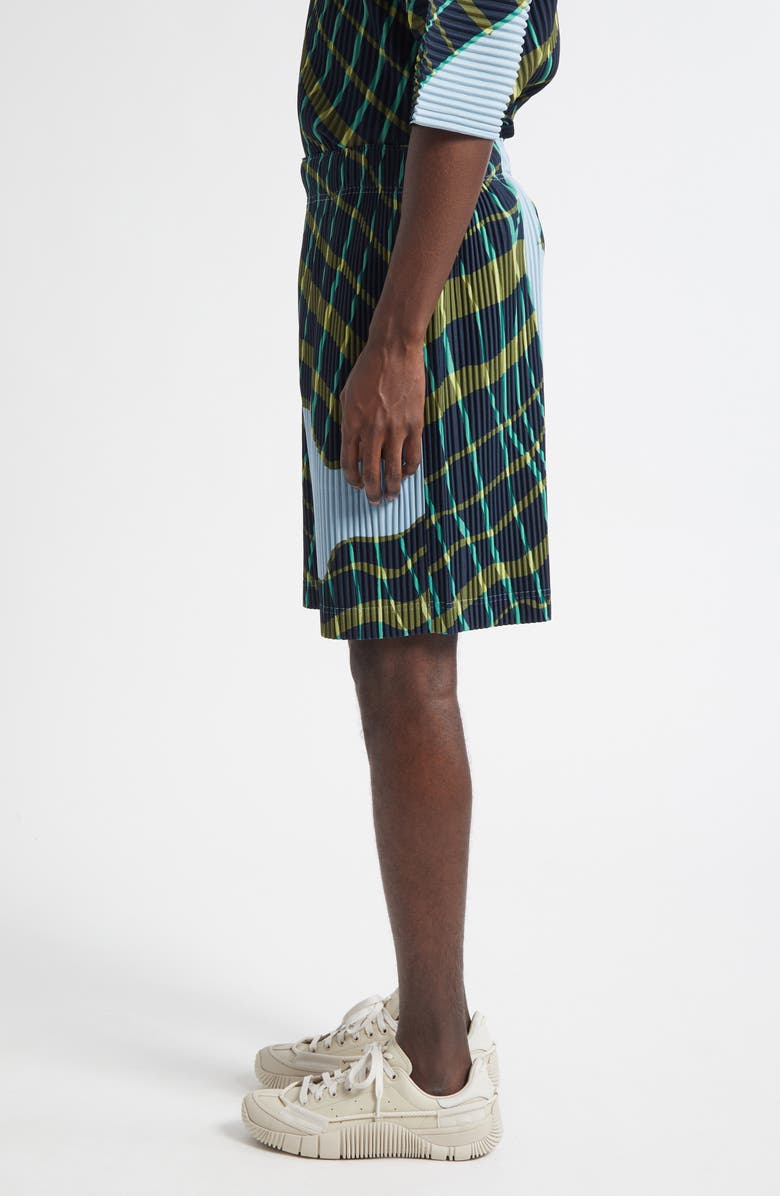 Homme Plissé Issey Miyake Windswept Plaid Pleated Shorts, Alternate, color, Blue Gray