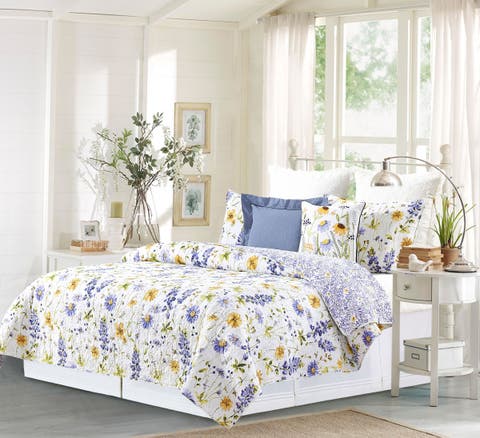 Lovely Blues Cotton Blend Quilt Bedding Set