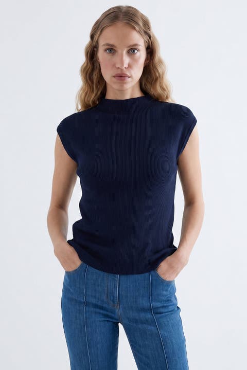 Stand Collar Sleeveless Knit Blouse