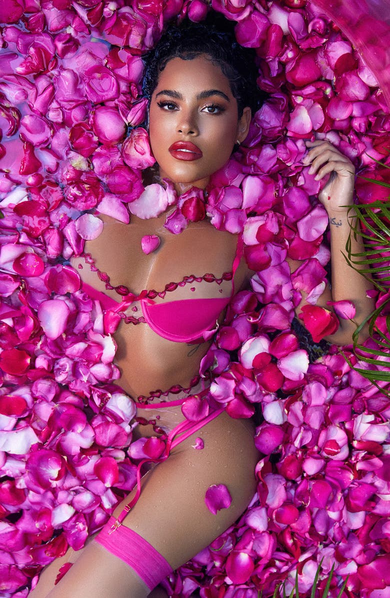 Roma Confidential Kiss & Tell Underwire Bra, Garter Belt & Thong Set, Alternate, color, 