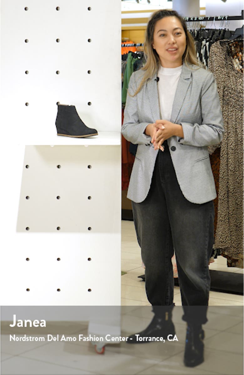 Yuri Bootie, sales video thumbnail